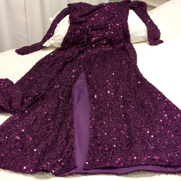 NEW - 💜Purple Sequence Long Sleeve, Off Shoulder  Dress - Picture 4 of 4